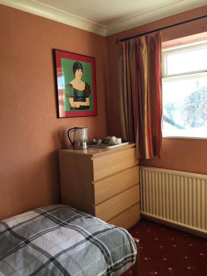 Hotel 5 Ravenhurst Drive Walsall Bagian luar foto